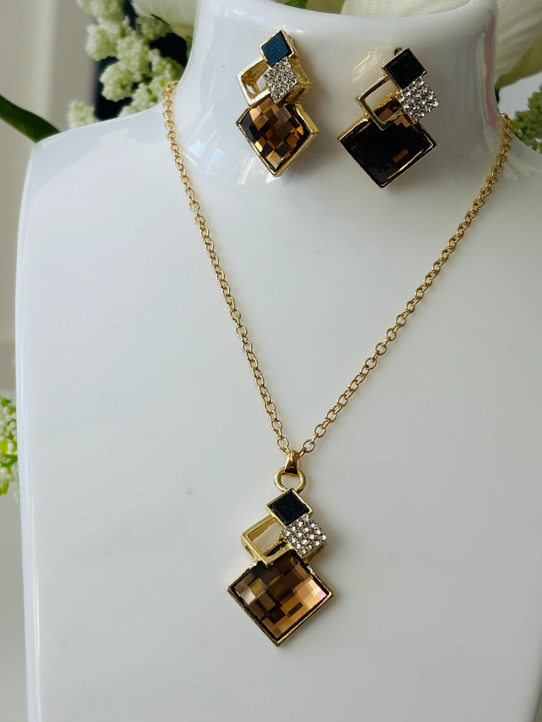 Beautiful Necklace & Earring Set - Brown & Gold