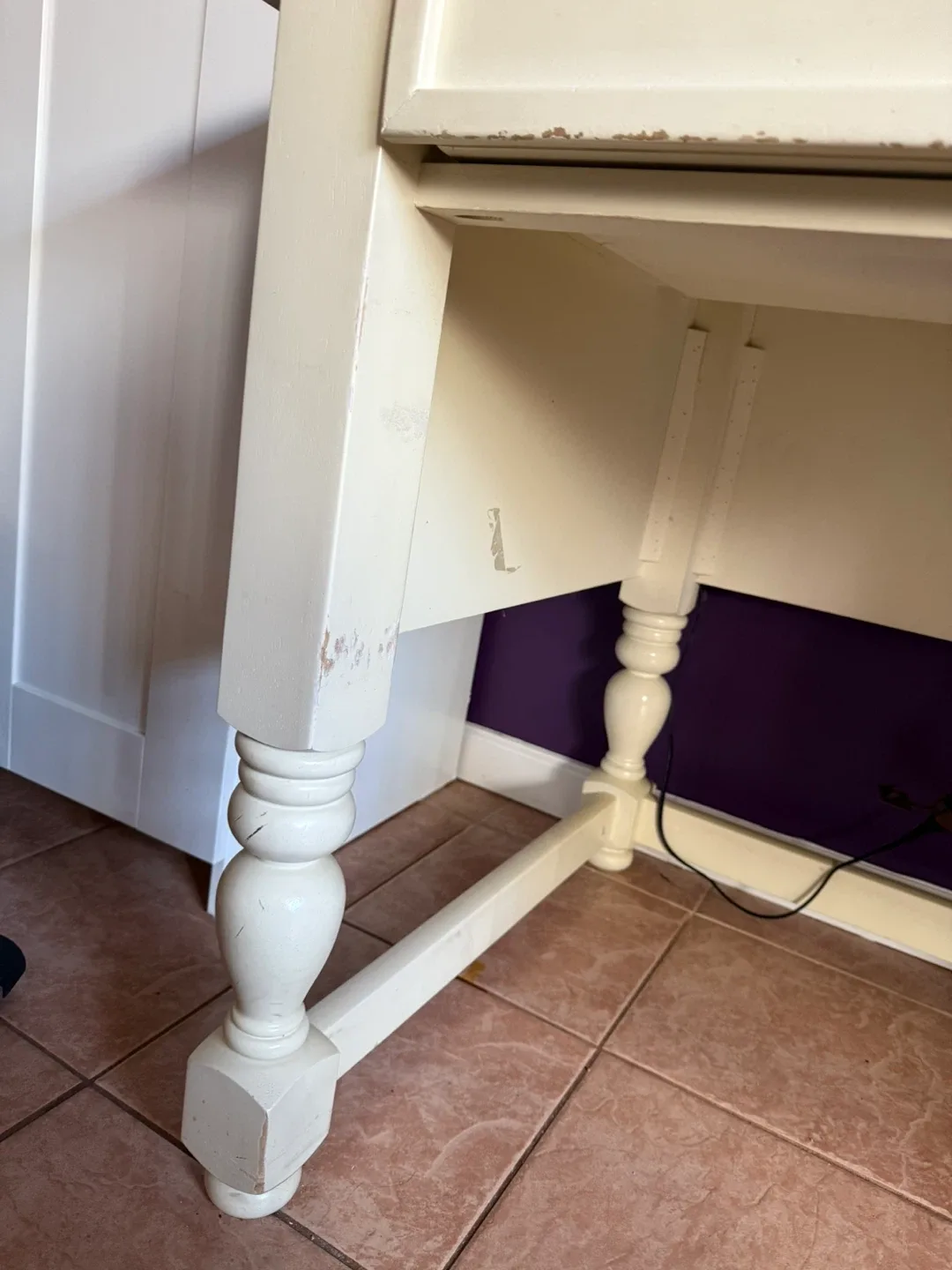 Off-White Wooden Desk image indicator(9)