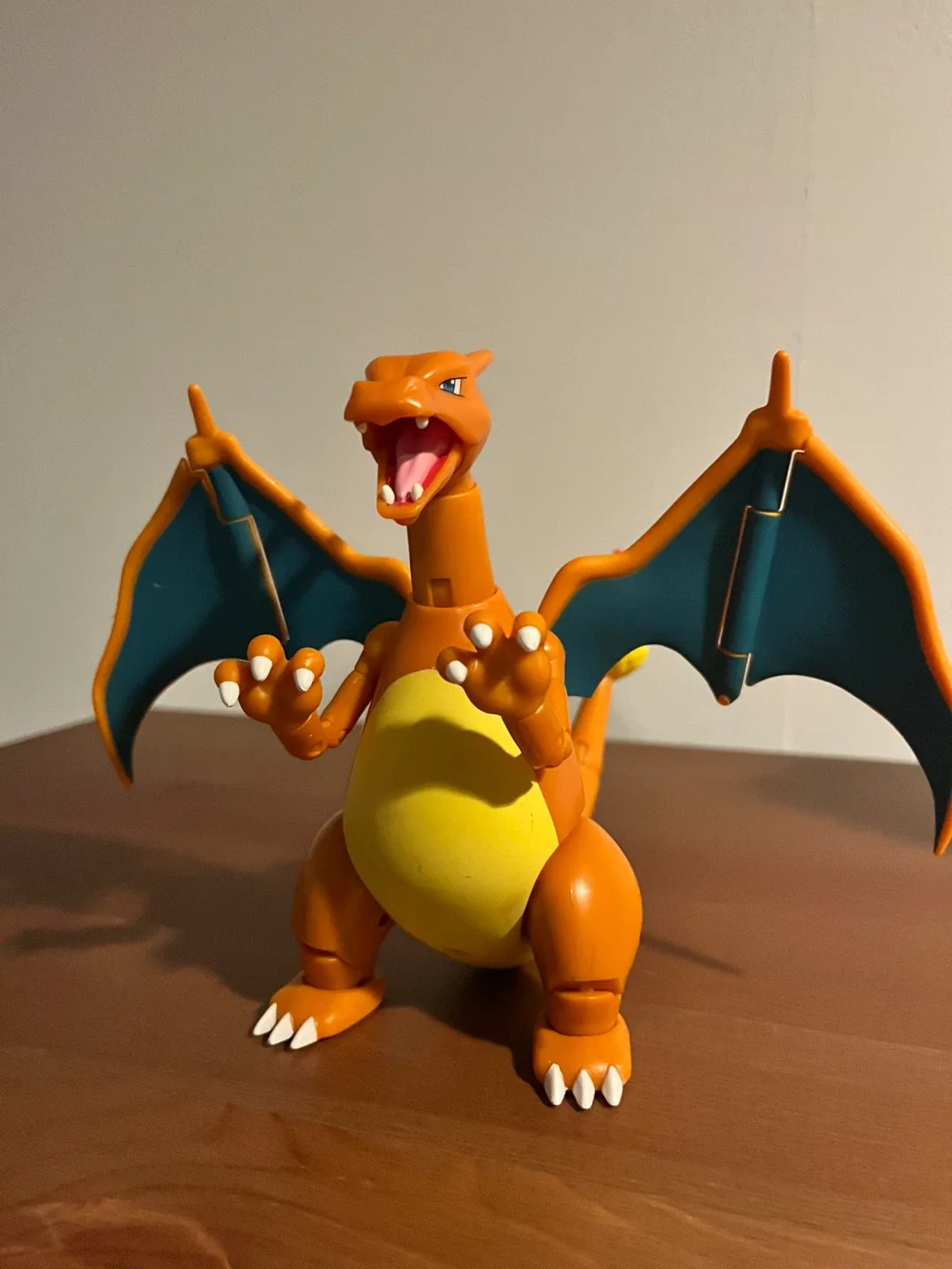Charizard Pokémon Select 6 inch Articulated Figure thumbnail