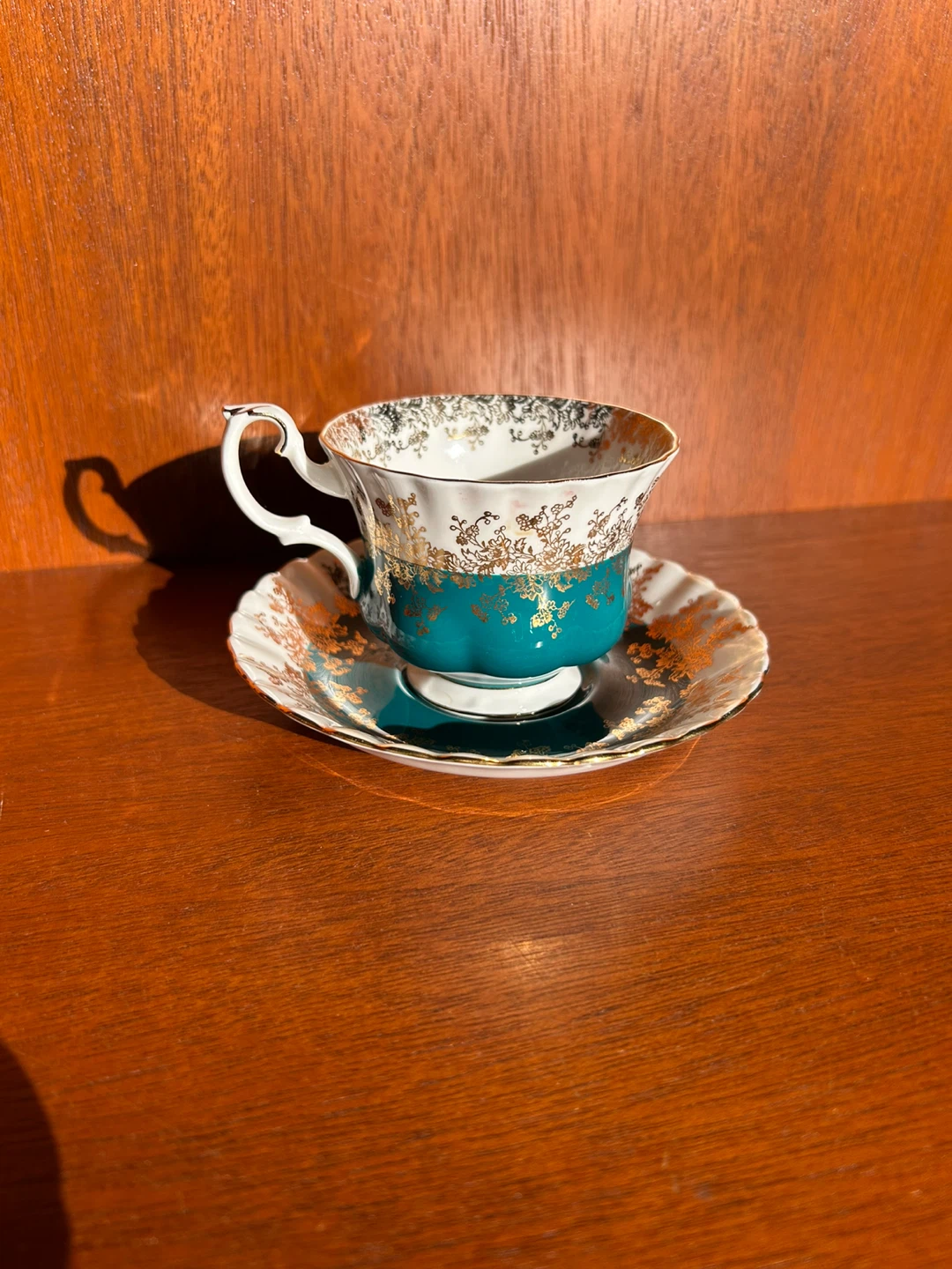 Vintage Royal Albert Teacup and Saucer Set - photo 3