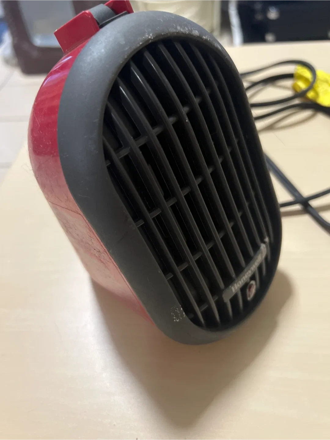 Honeywell Personal Heater - Red & Black image indicator(2)