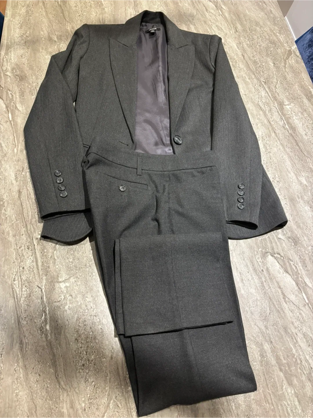 Women ‘s Jacob Grey 2 piece pant suit, Size 3/4 thumbnail