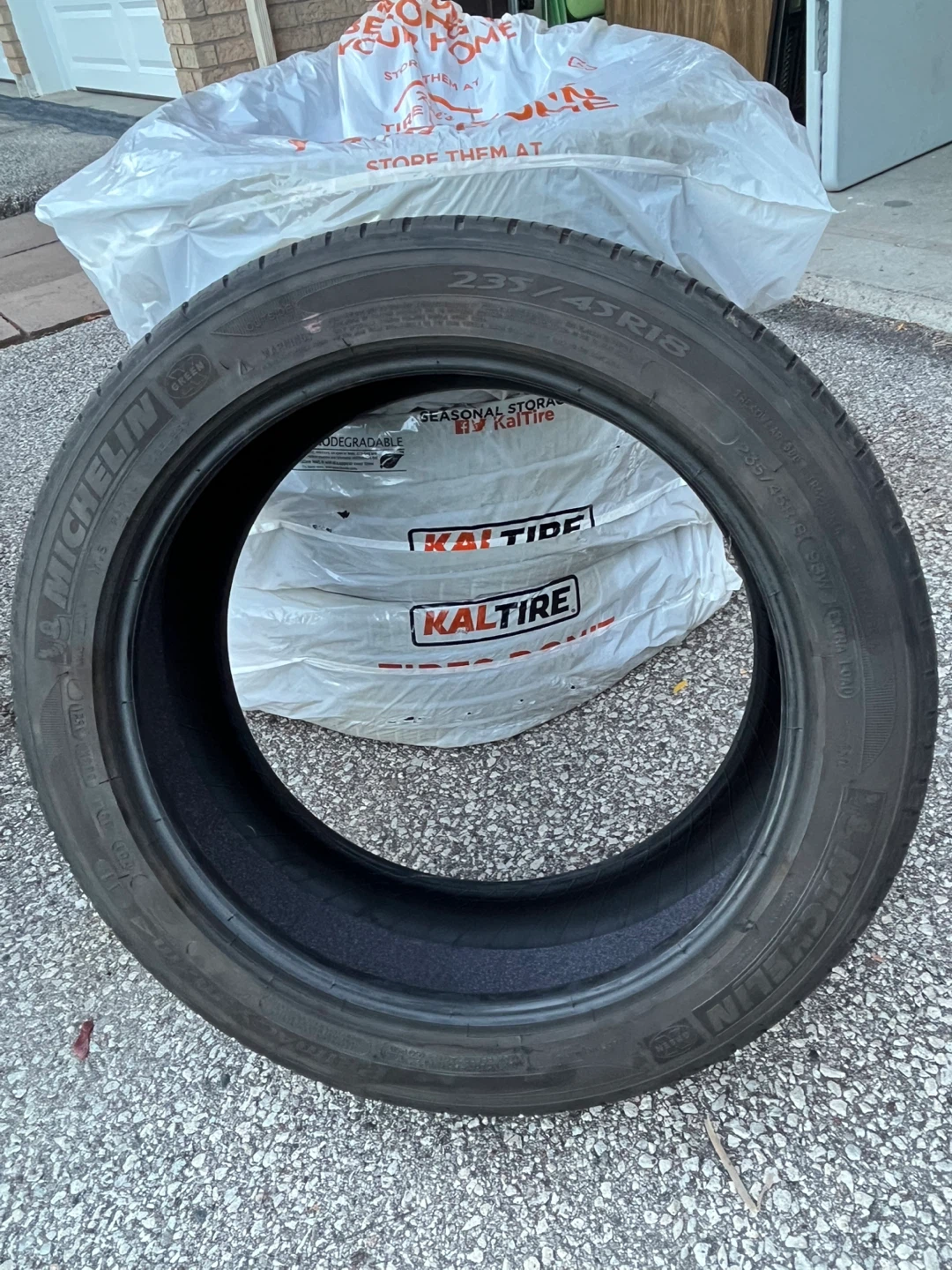 Michelin Primacy MXM4 Tires 235/45R18