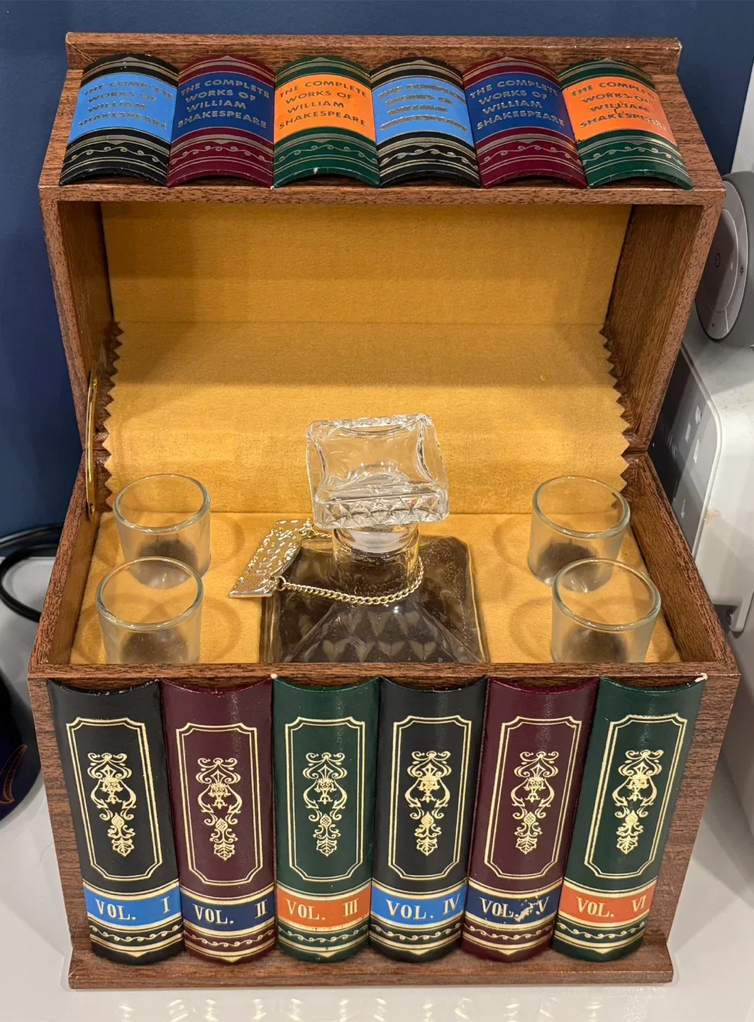Shakespeare Decanter Set with Shot Glasses & Book Box image indicator(2)