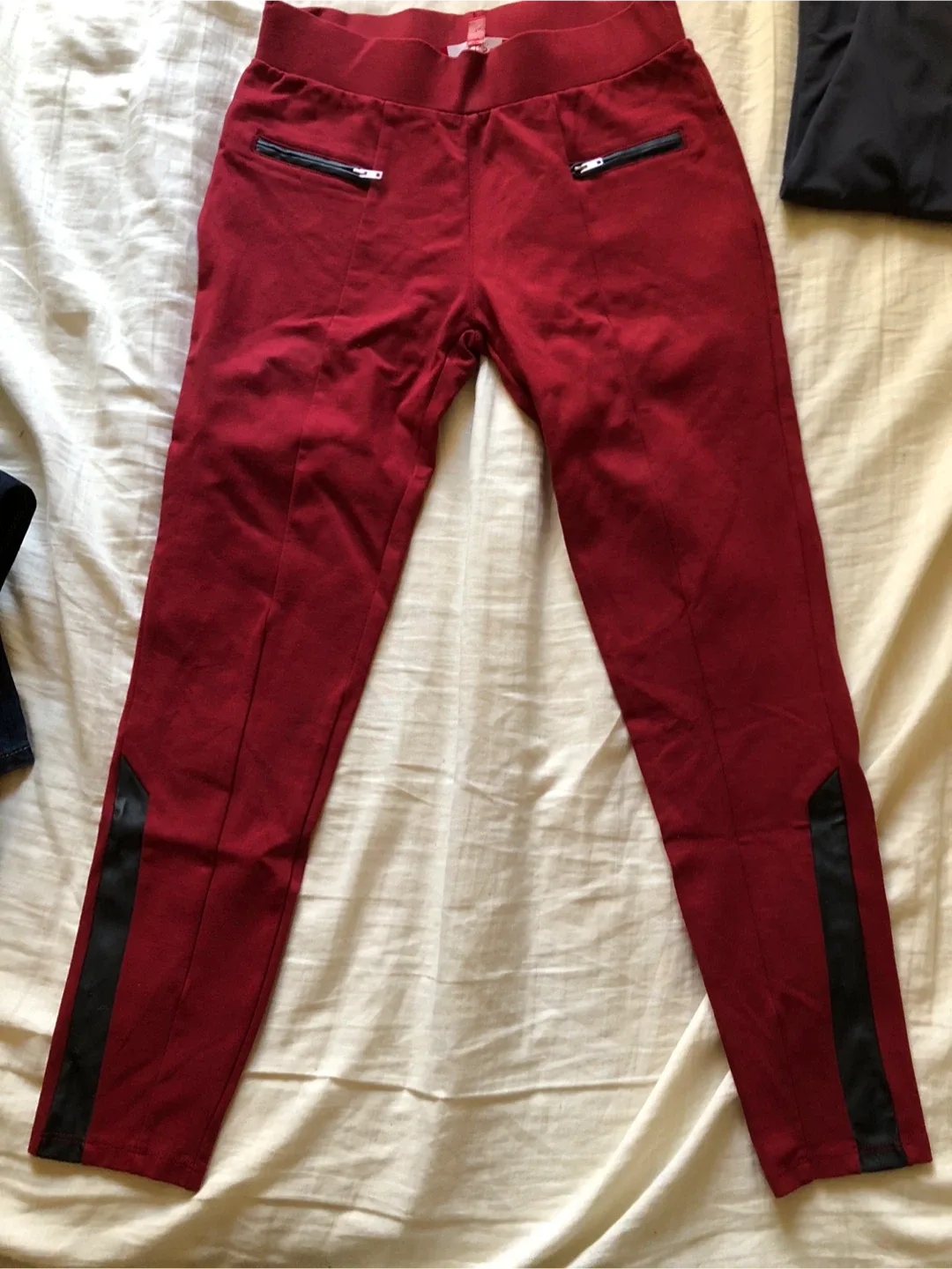 Guess Red & Olive Pants - Size Small image indicator(2)