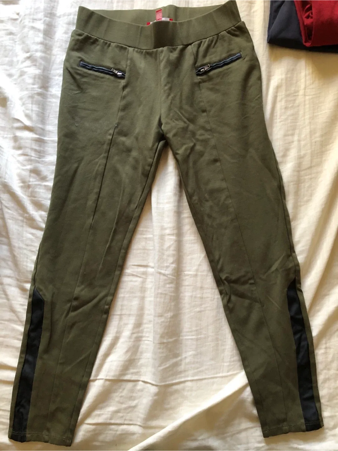 Guess Red & Olive Pants - Size Small image indicator(4)