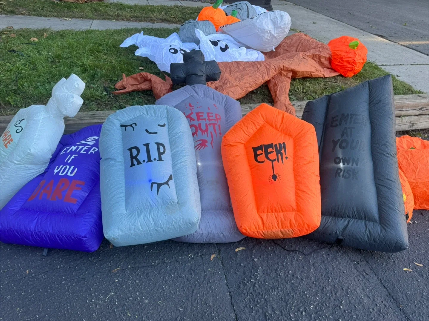 Halloween Inflatable Tombstones thumbnail