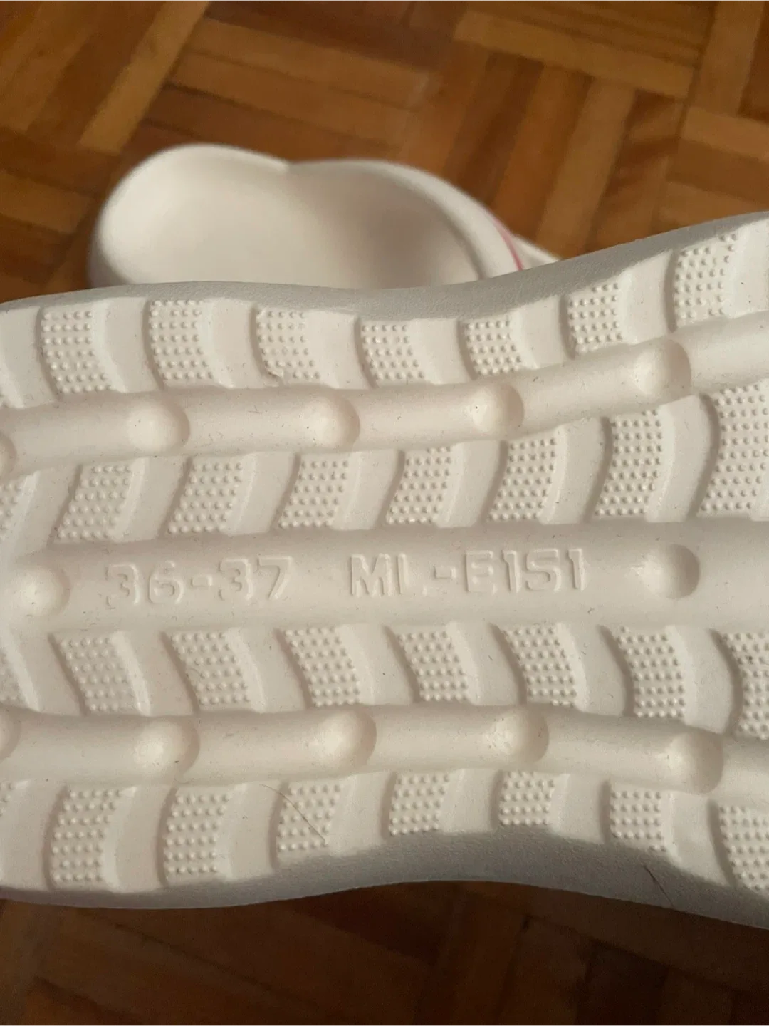 White Flip Flops Size 36-37 image indicator(2)