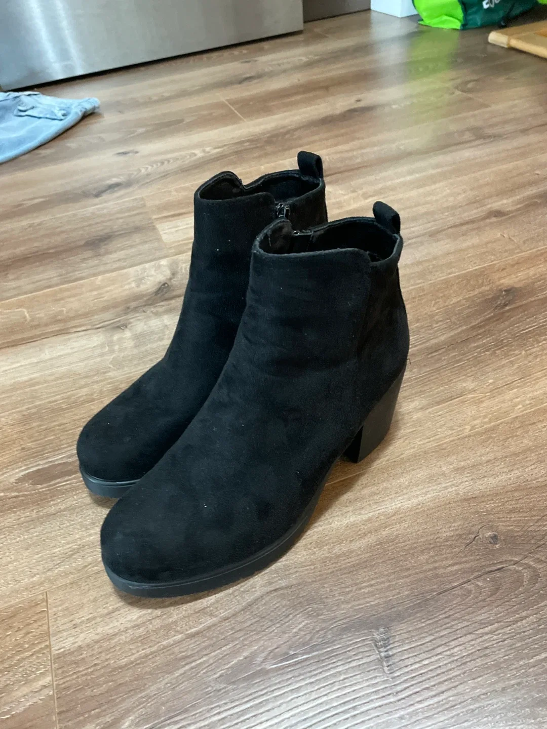 Dream Pairs Black Ankle Boots - Size 9.5 thumbnail