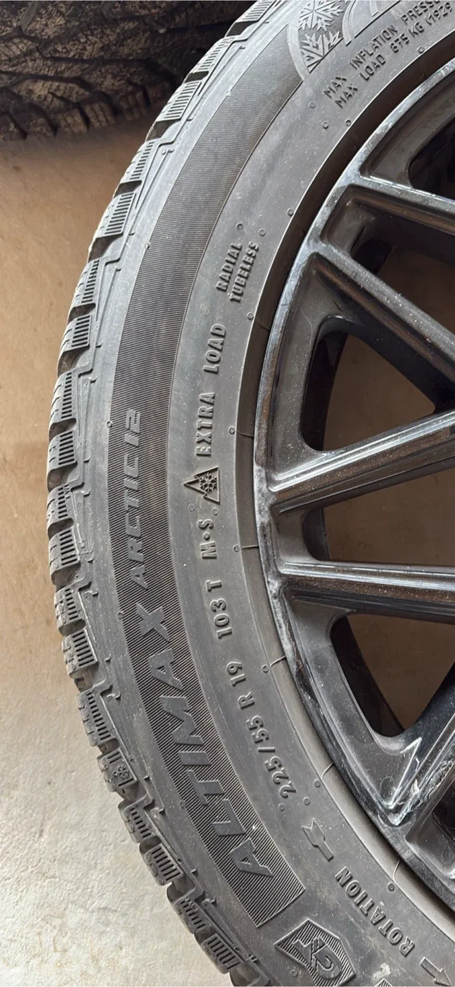 Set of 4 General AltiMAX Arctic 12 Winter Tires image indicator(2)