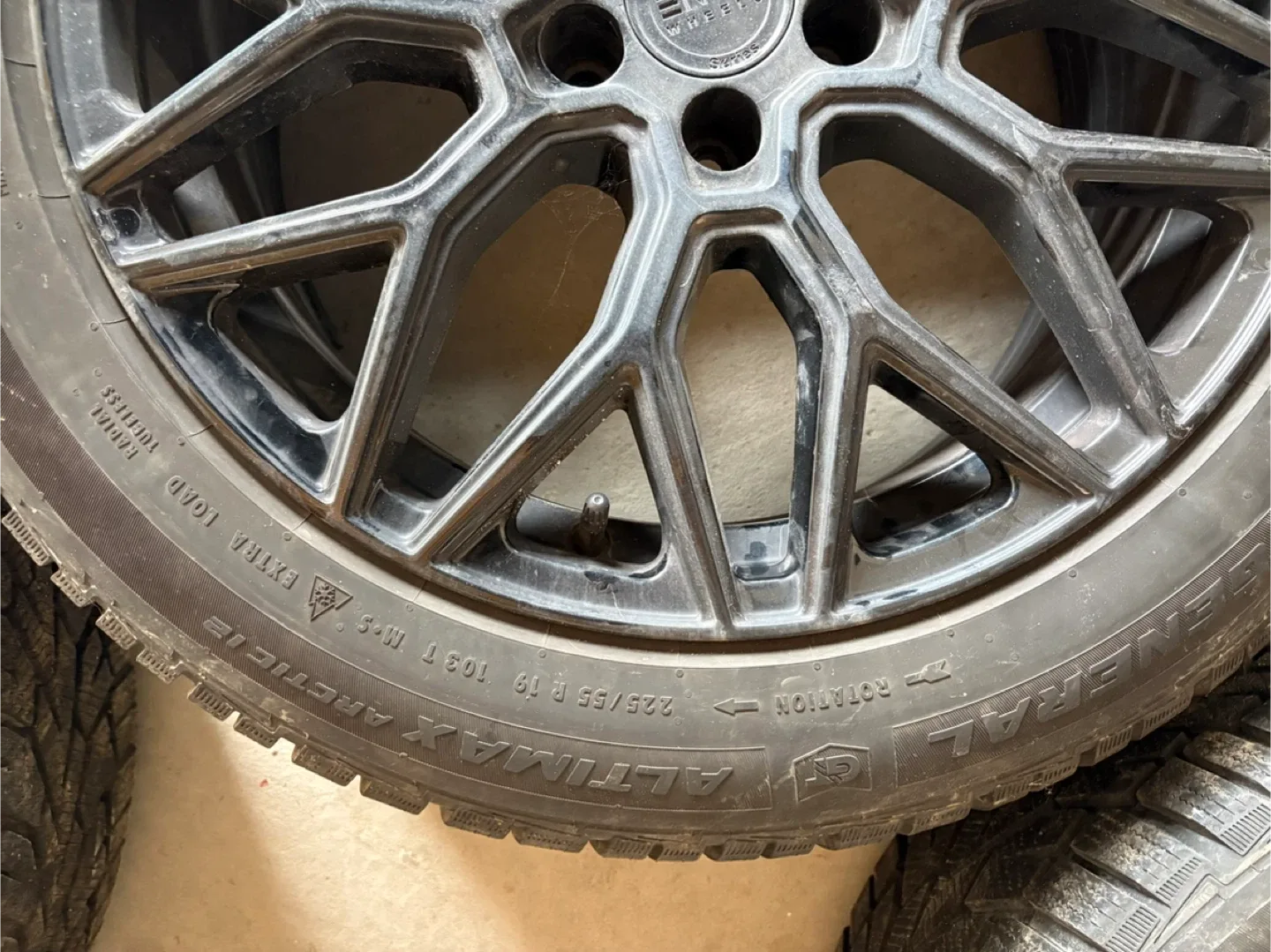 Set of 4 General AltiMAX Arctic 12 Winter Tires image indicator(3)