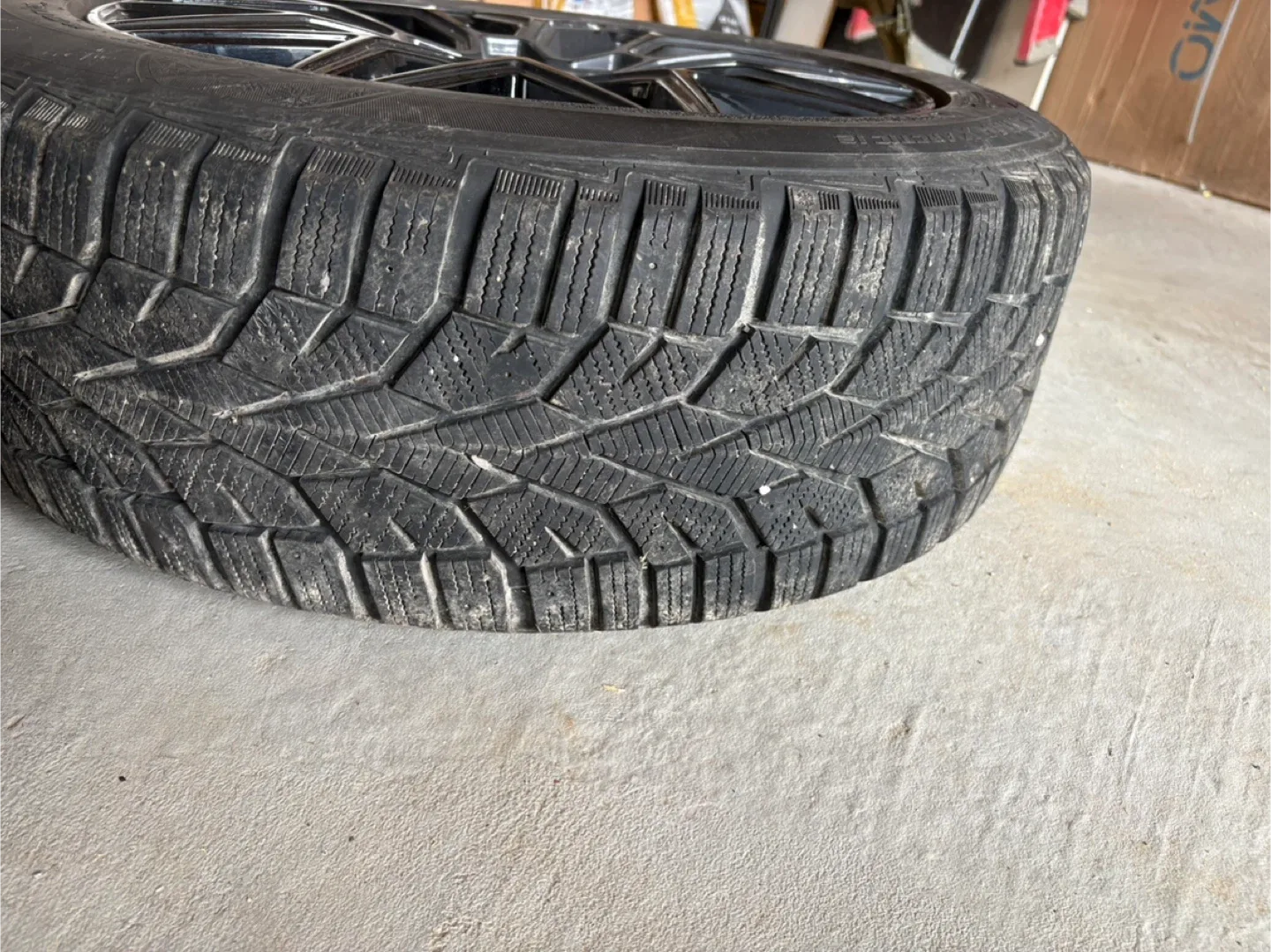 Set of 4 General AltiMAX Arctic 12 Winter Tires image indicator(4)