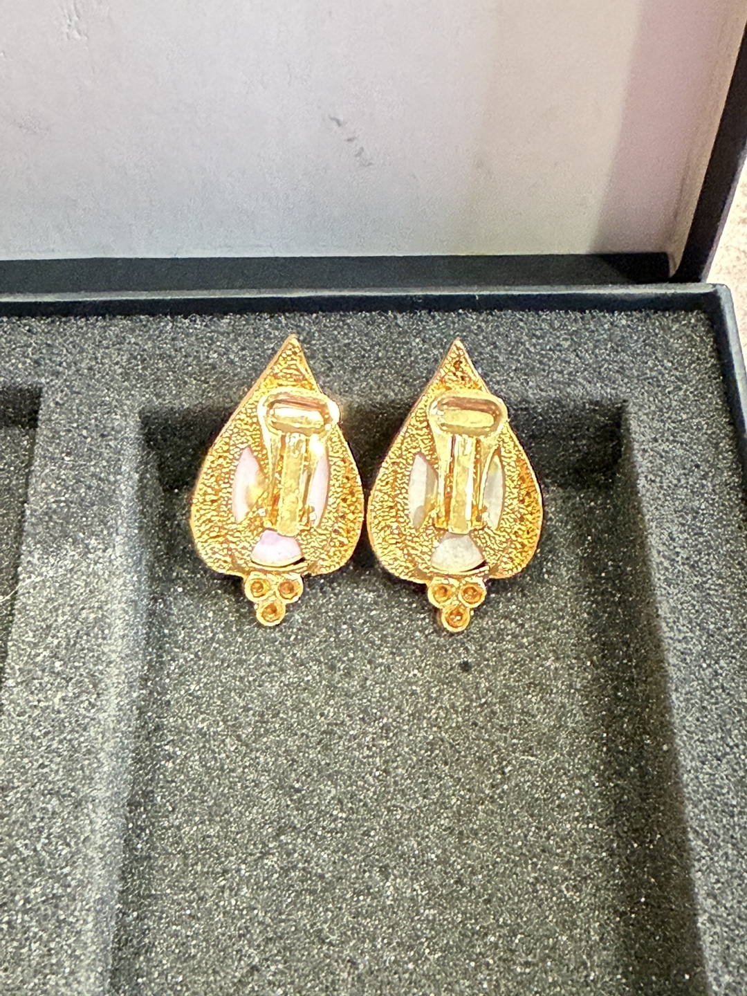 Vintage Gold Tone clip on Pearl Earrings - photo 2