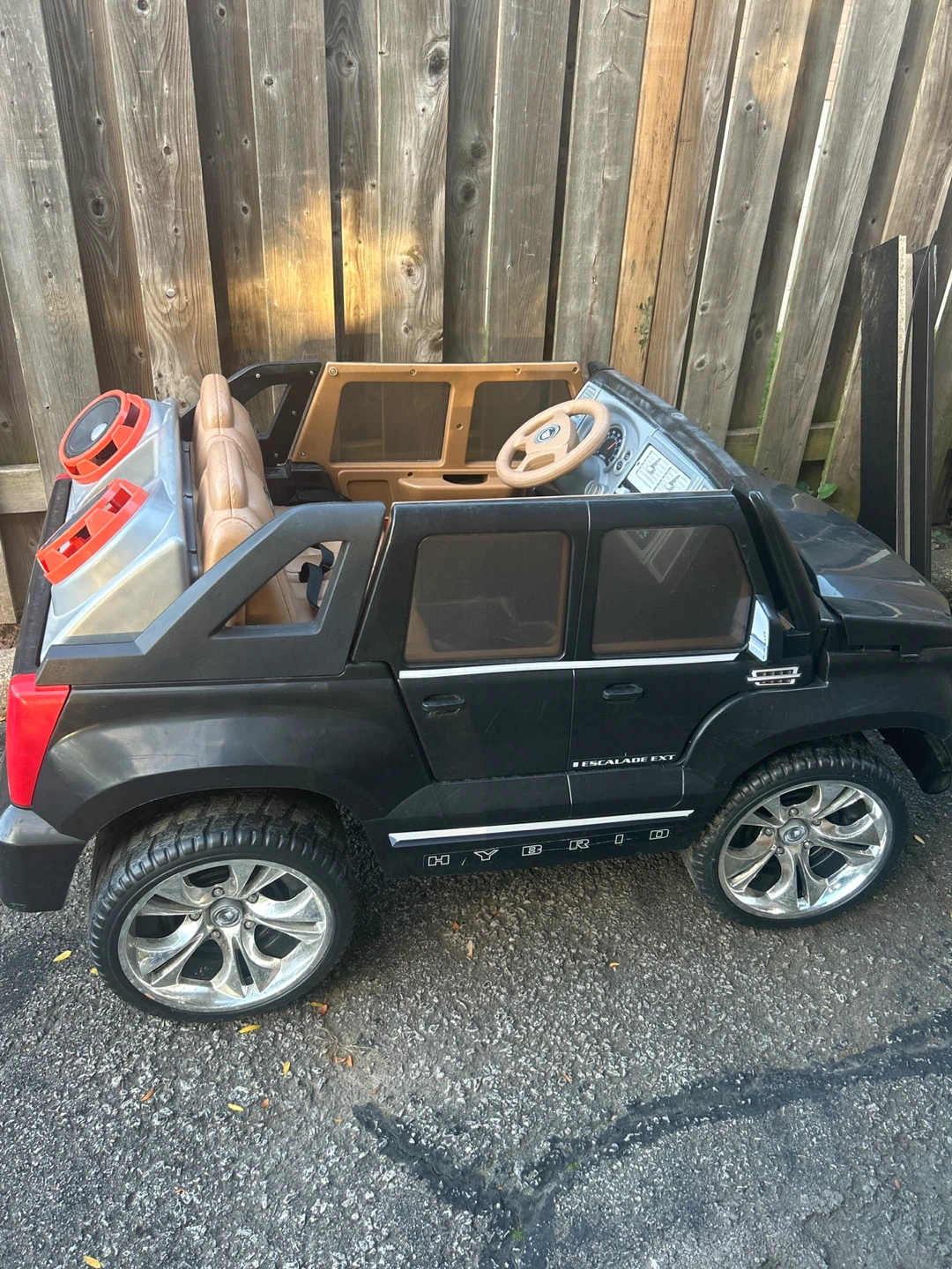 Cadillac Escalade EXT Ride-On Car - photo 4