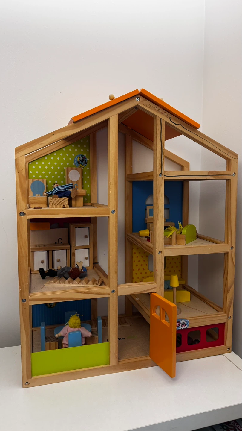 Pidoko Wooden Dollhouse