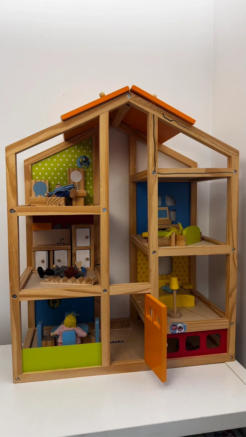Pidoko Wooden Dollhouse image indicator(2)