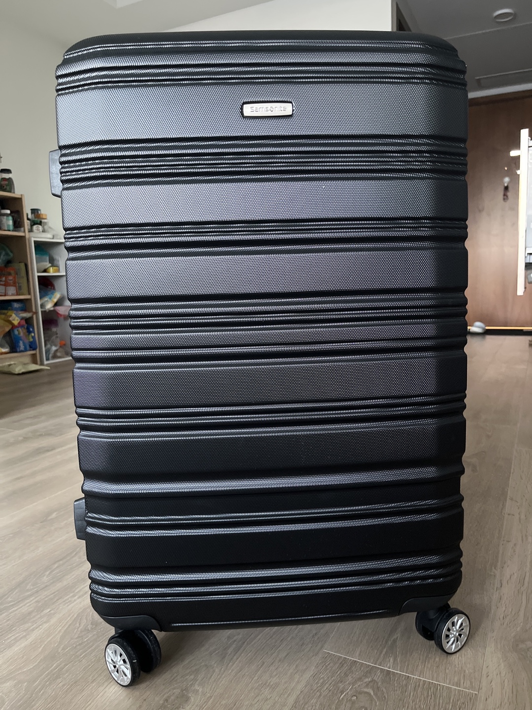NEW 28" Samsonite Rhapsody 360 Spinner Expandable Large Suitcase