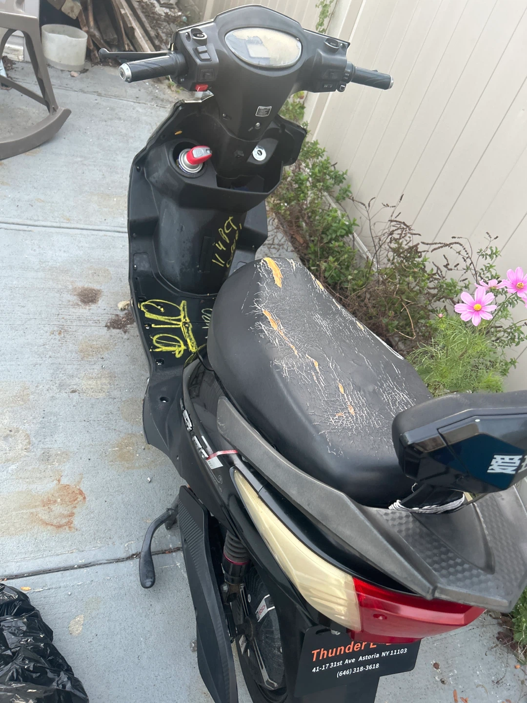 Thunder E-Bike Scooter - Needs Repair - photo 2