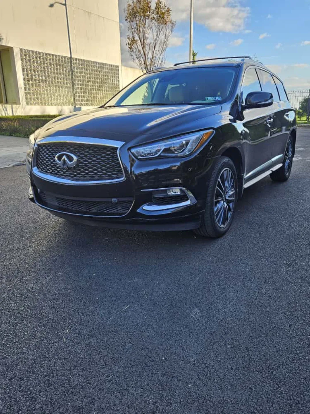 2017 Infiniti QX 60 luxury image indicator(2)