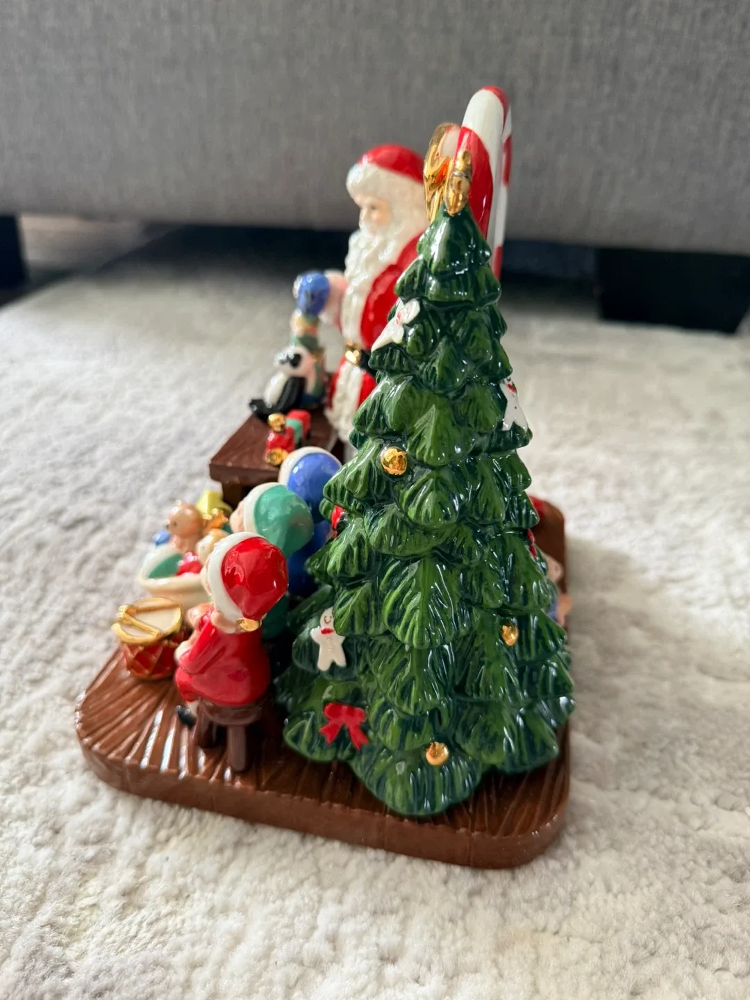 Collectors edition Royal DOULTON Santa Claus workshop image indicator(3)