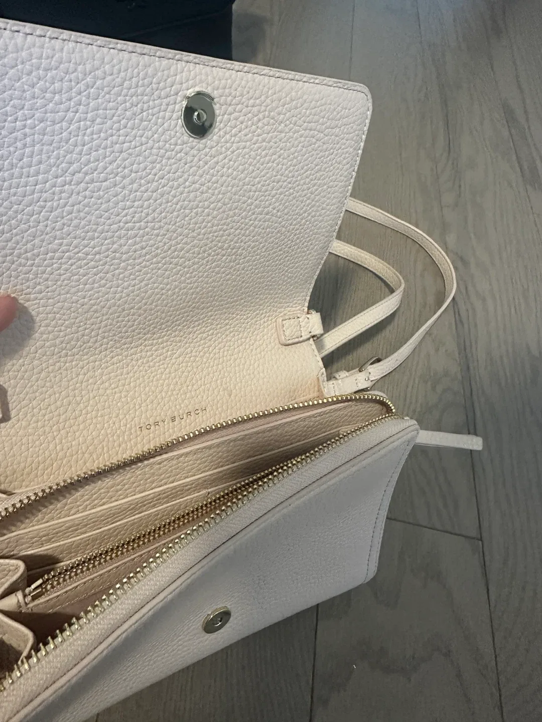 Tory Burch Crossbody Wallet image indicator(2)