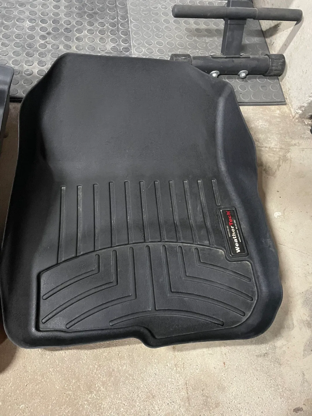 WeatherTech Floor Mats - Black image indicator(2)