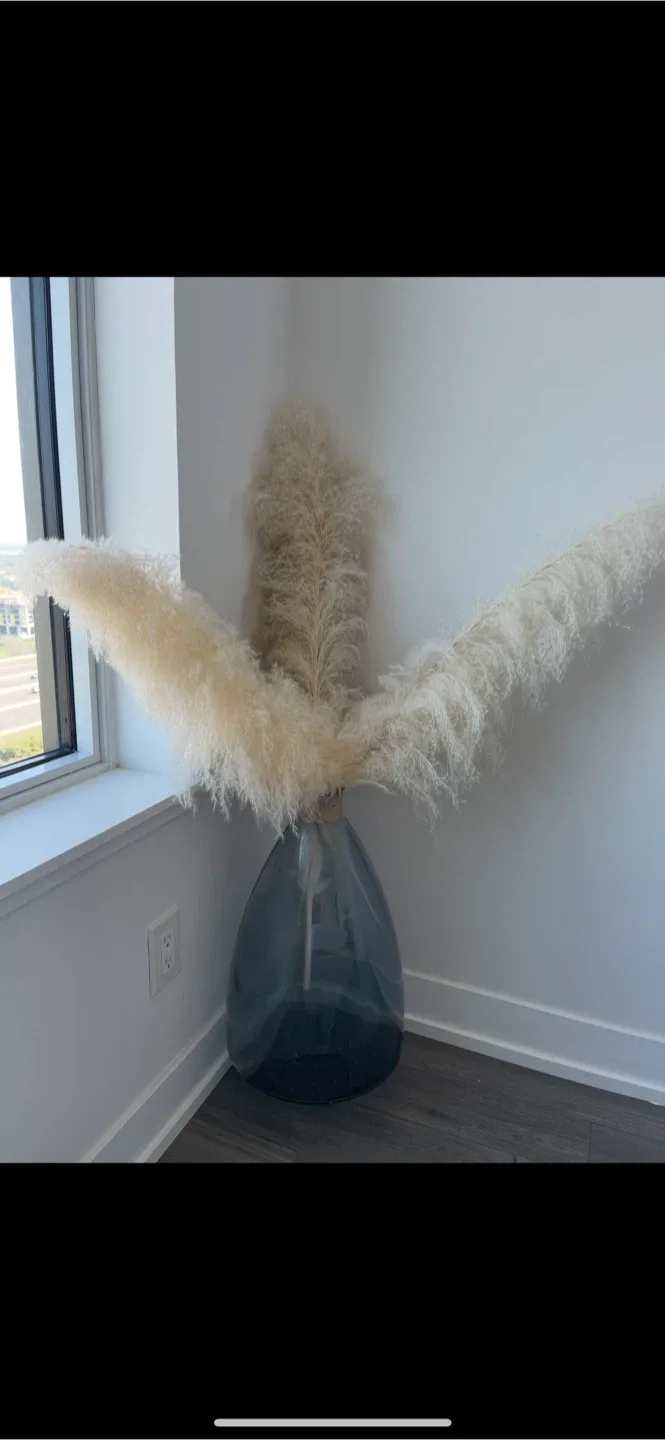 Blue Glass Vase with Pampas Grass image indicator(3)