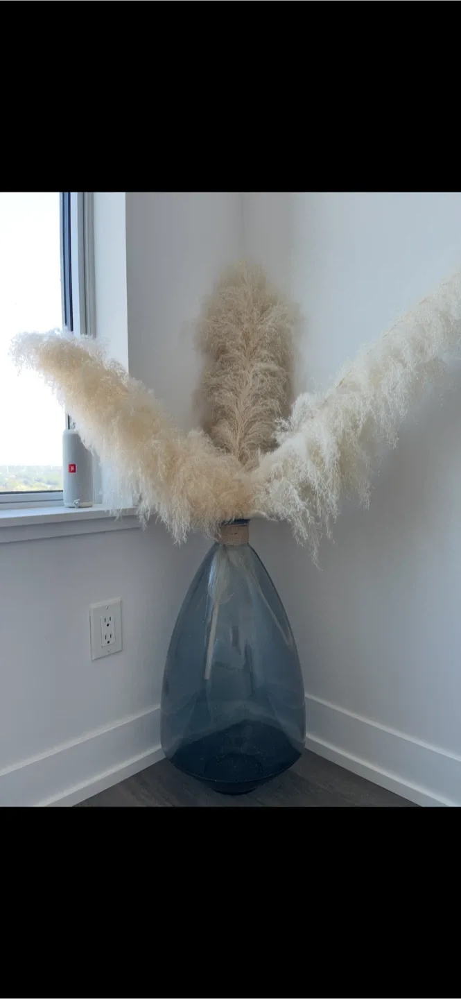 Blue Glass Vase with Pampas Grass image indicator(2)