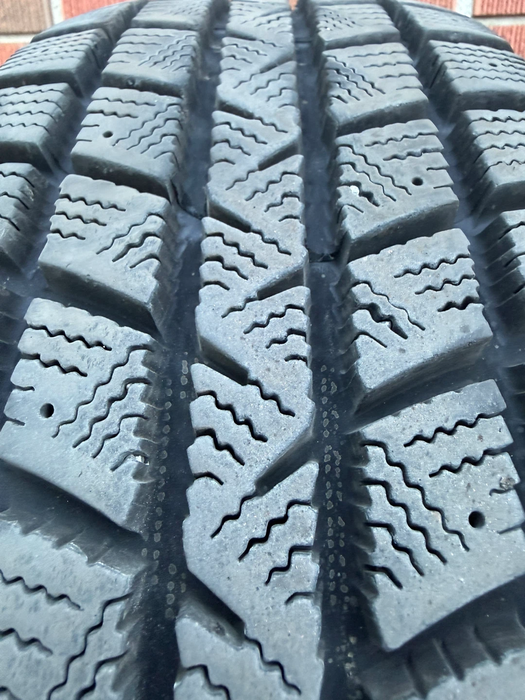 205/60R16 GOODYEAR WINTER COMMAND - photo 4