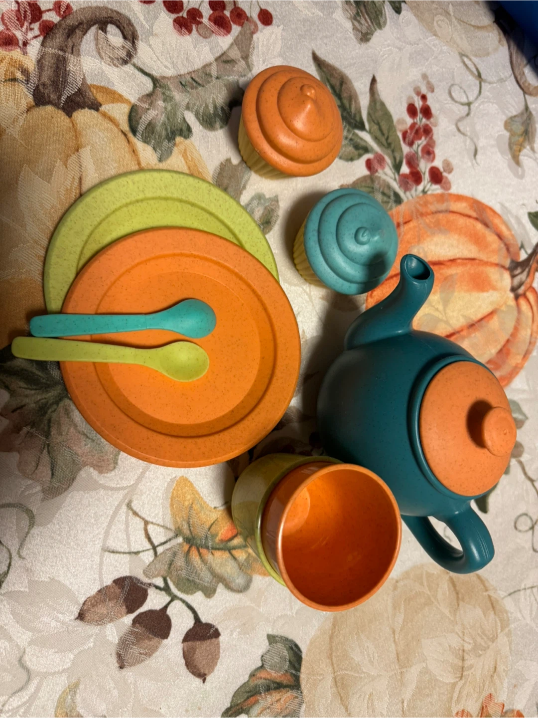 Toys Tea Set - pot, cups and plates