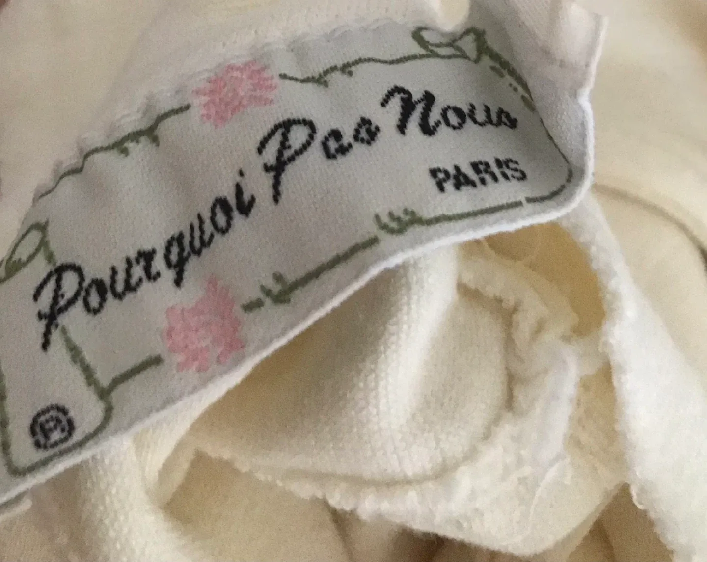 Off White Sleeveless Top / body with mock neck image indicator(3)