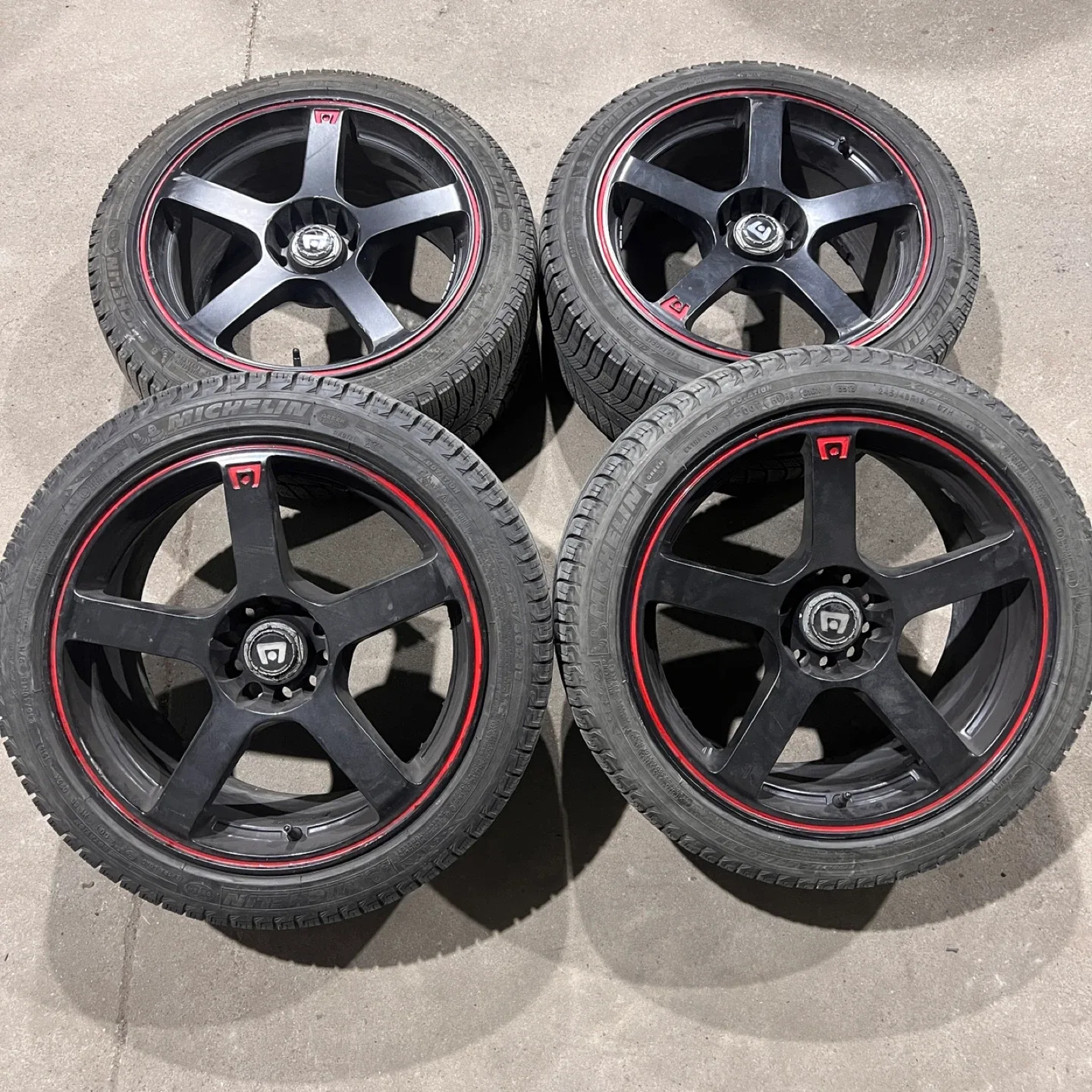 Set of alloy Wheels with Michelin winter Tires - 245/40R18 image indicator(2)
