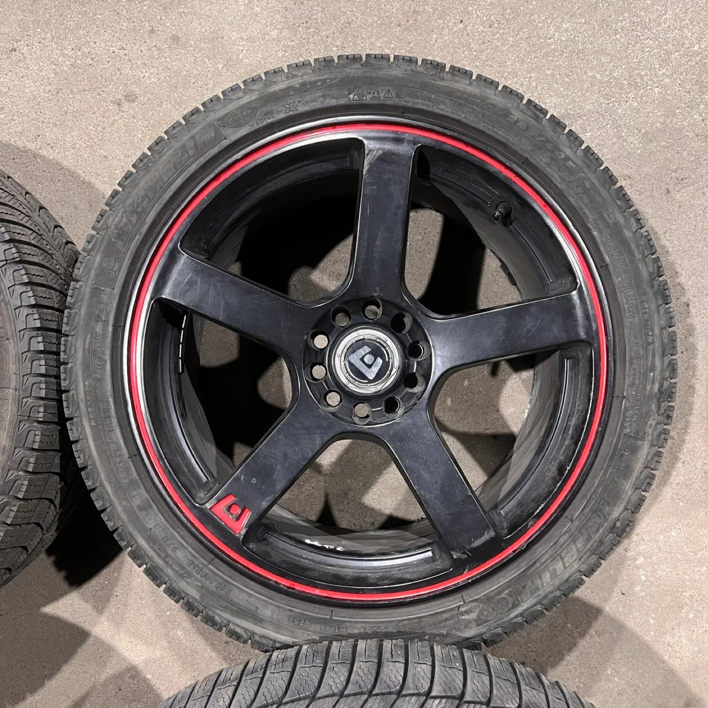 Set of alloy Wheels with Michelin winter Tires - 245/40R18 image indicator(6)