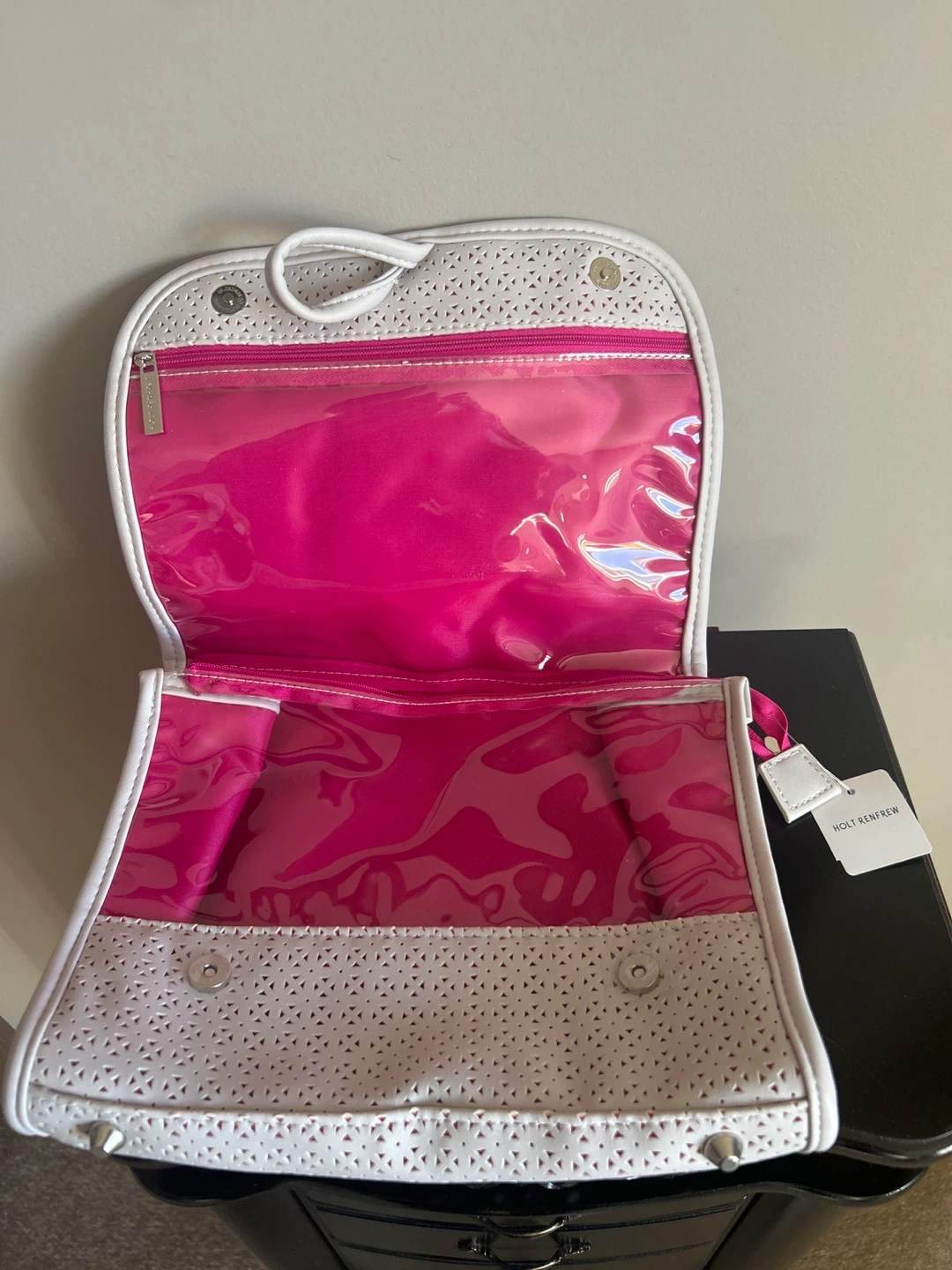 Holt Renfrew White Cosmetic Bag - New with Tags! - photo 2