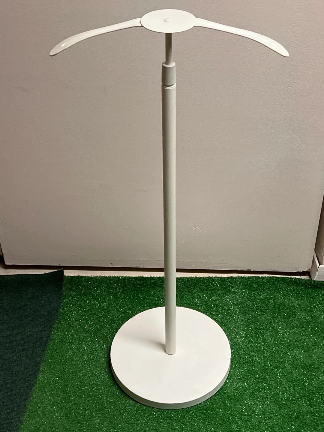 White Wig Stand image indicator(2)