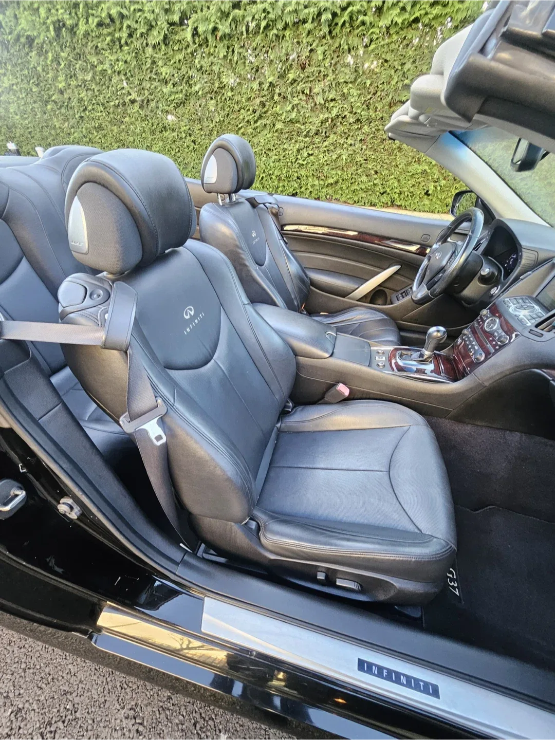 2011 Infiniti G37 coupe hardtop convertible image indicator(6)