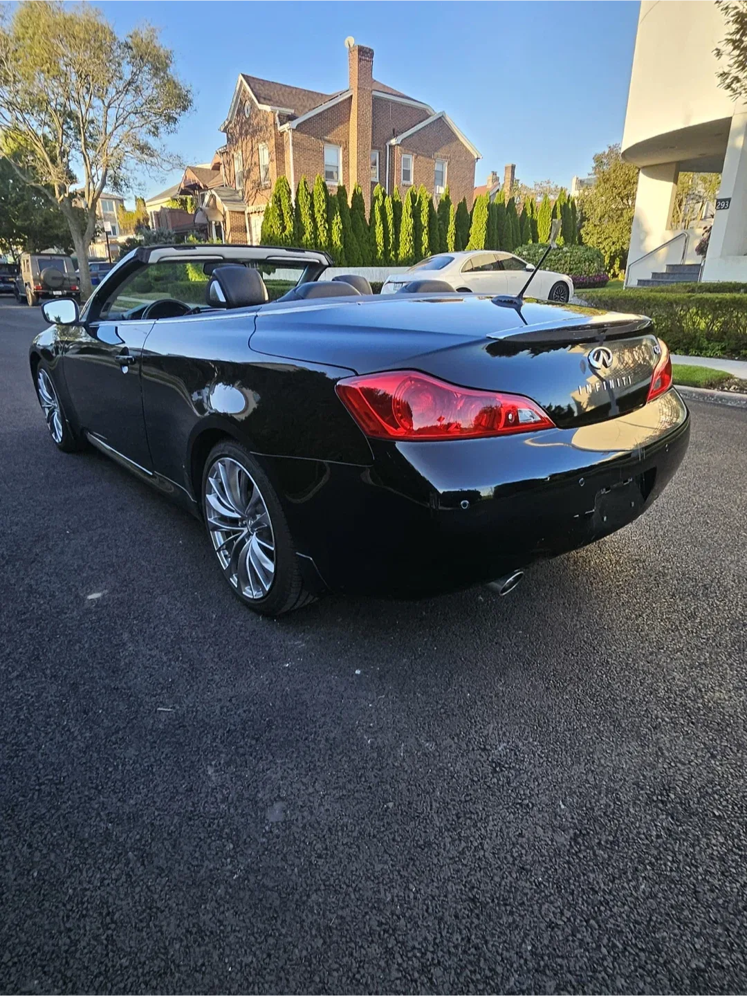 2011 Infiniti G37 coupe hardtop convertible image indicator(2)