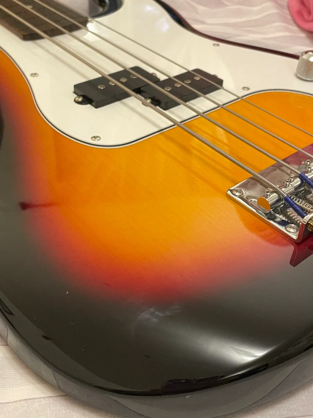 Donner Bass Guitar - Sunburst Finish image indicator(4)