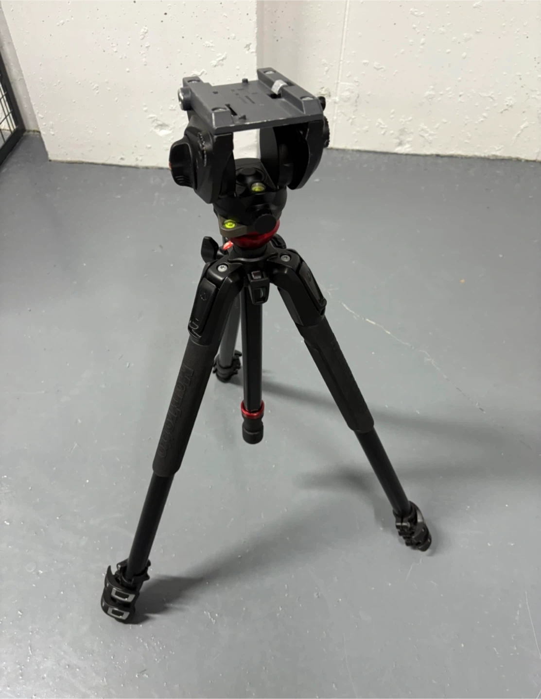 Manfrotto 500 Fluid Video Tripod - photo 2