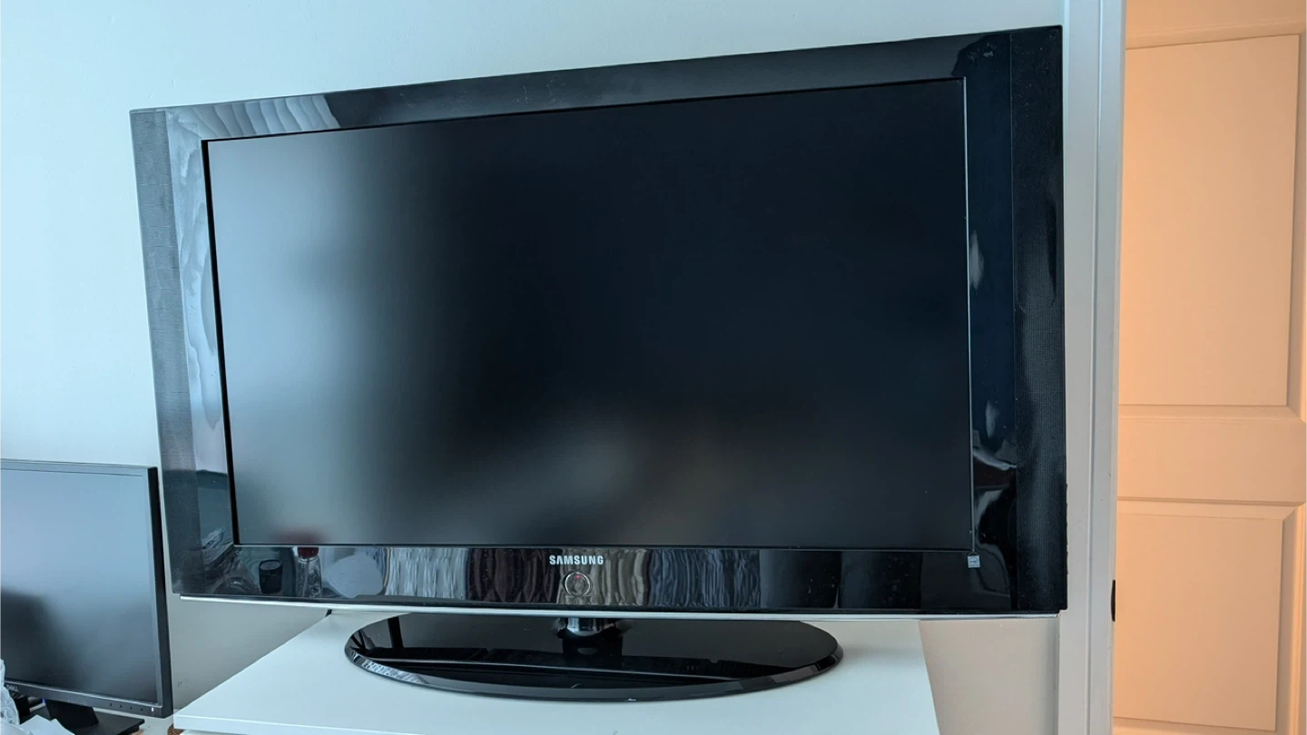 Samsung TV 40” - Great Condition! - photo 2
