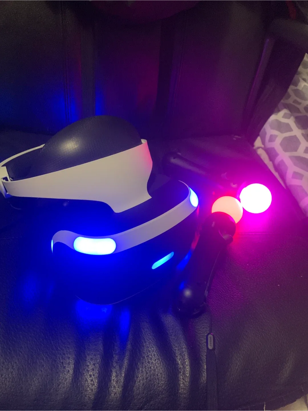 PlayStation VR Headset with Box & Accessories image indicator(9)
