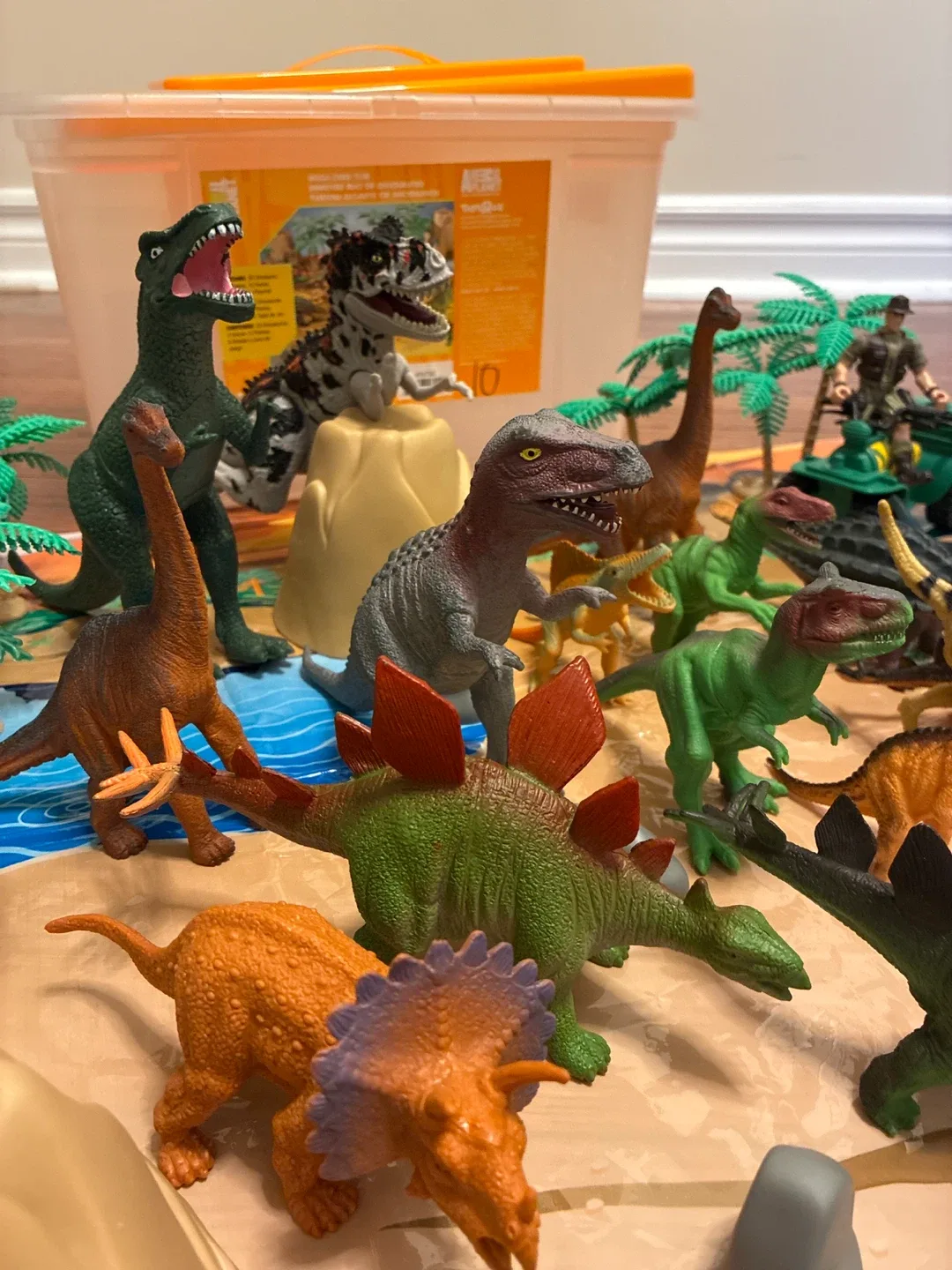 Animal Planet Mega Dino Tub Dinosaur Set image indicator(4)