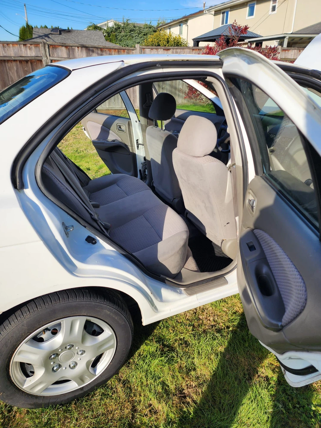 Nissan Sentra, White Sedan - photo 5