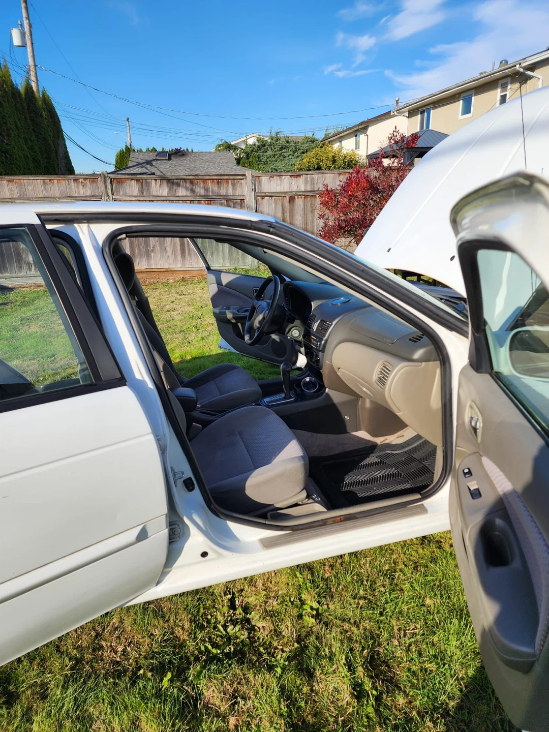 Nissan Sentra, White Sedan - photo 3