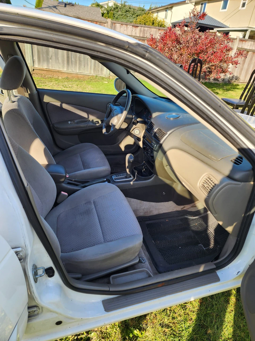 Nissan Sentra, White Sedan - photo 2