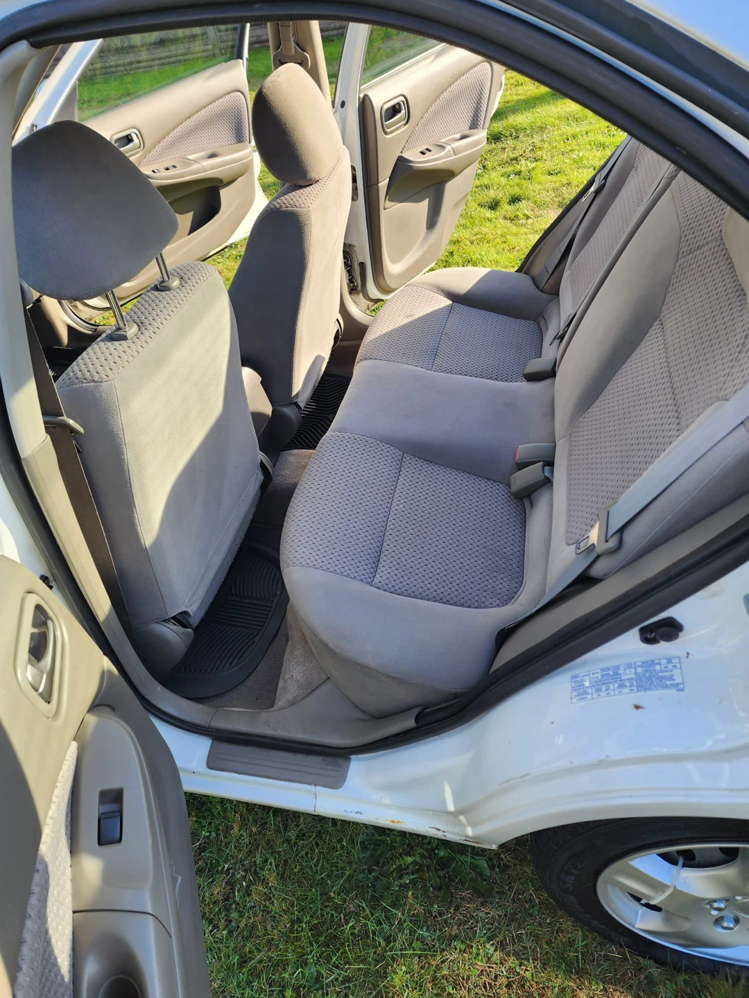 Nissan Sentra, White Sedan - photo 4