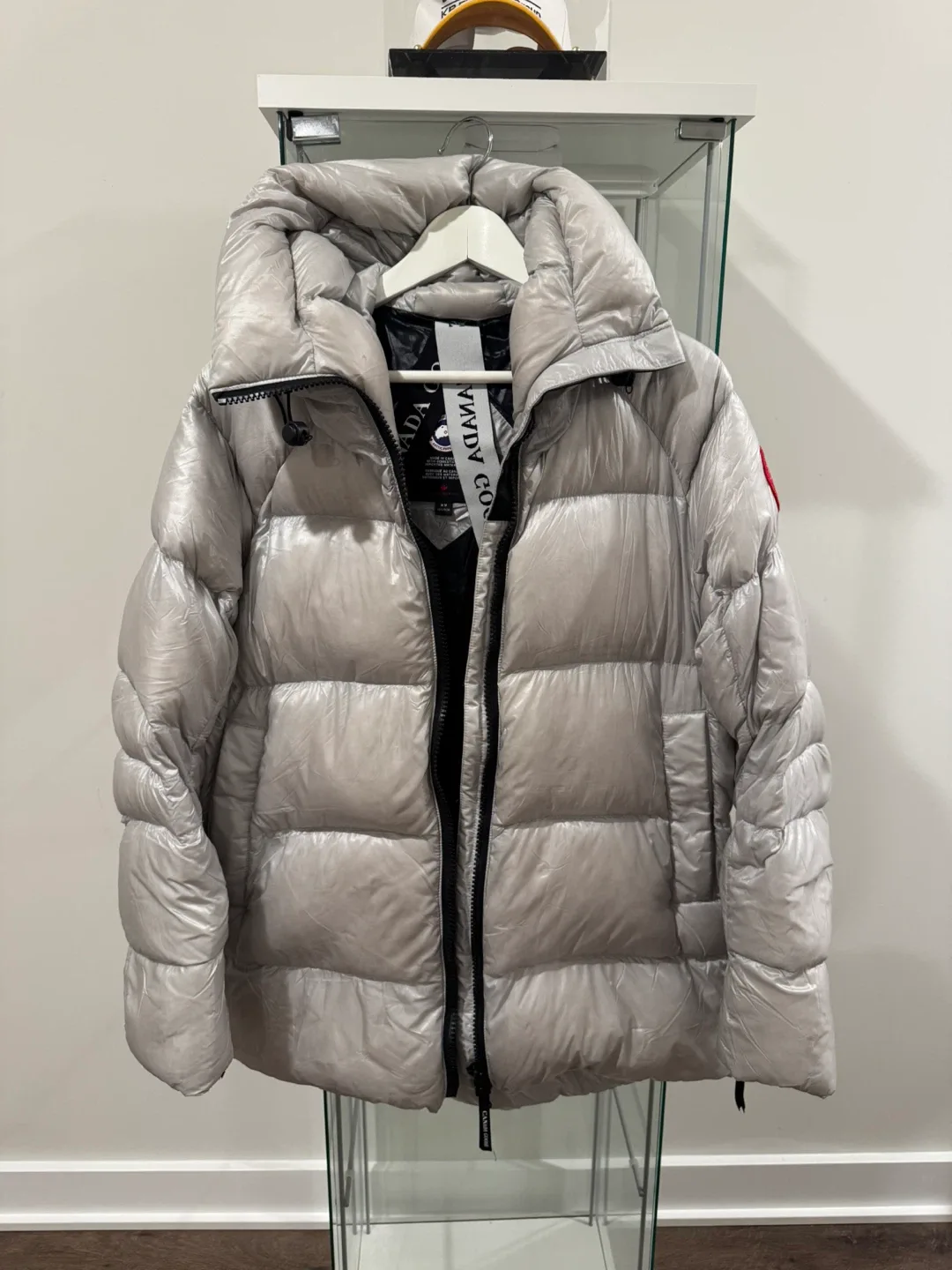 Canada Goose Puffer Jacket - Size M image indicator(2)