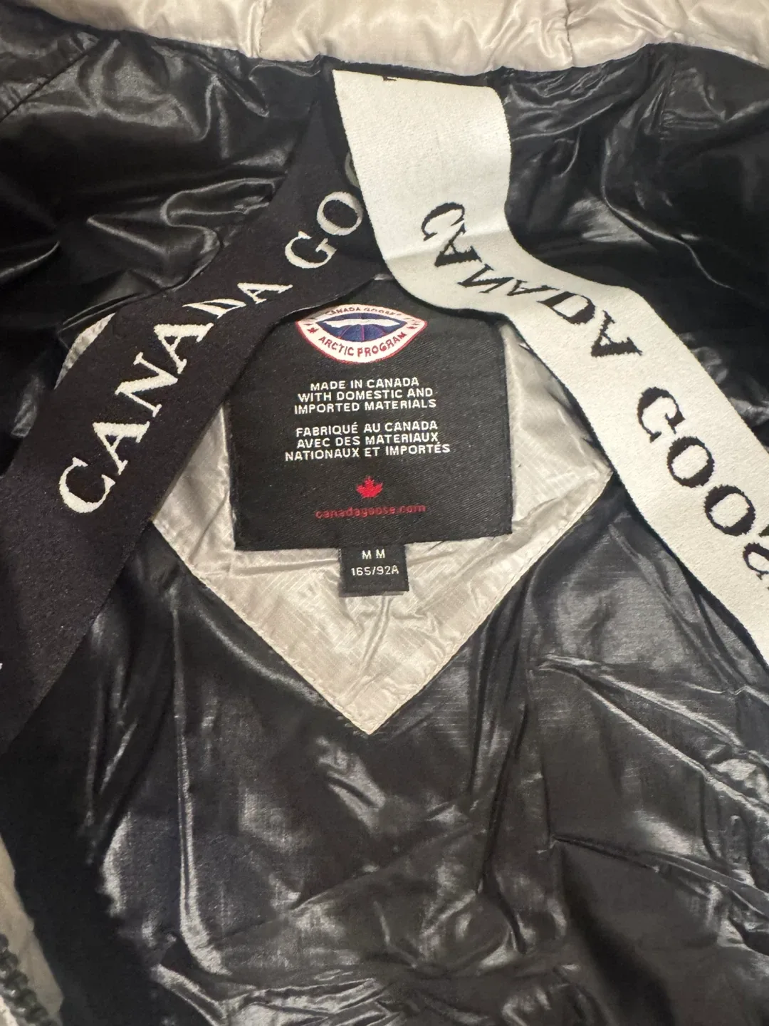 Canada Goose Puffer Jacket - Size M image indicator(3)