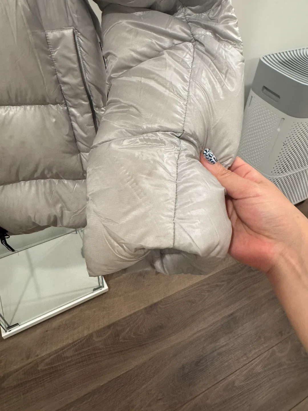 Canada Goose Puffer Jacket - Size M image indicator(4)