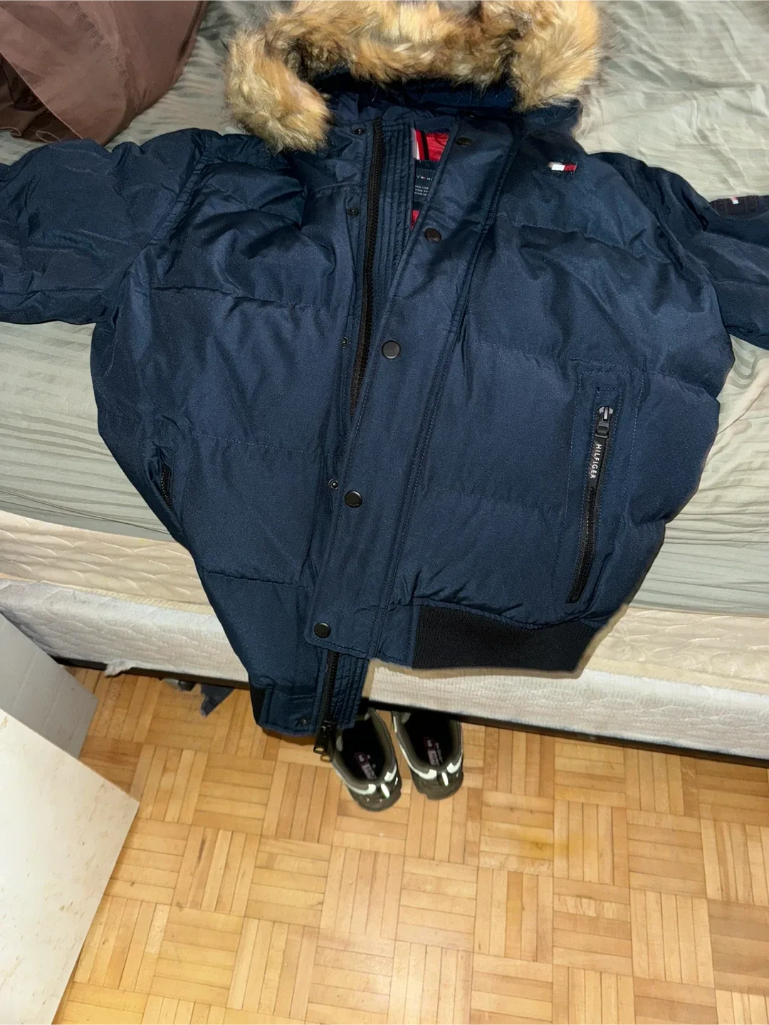 Tommy Hilfiger Navy Puffer Jacket - Size L image indicator(3)